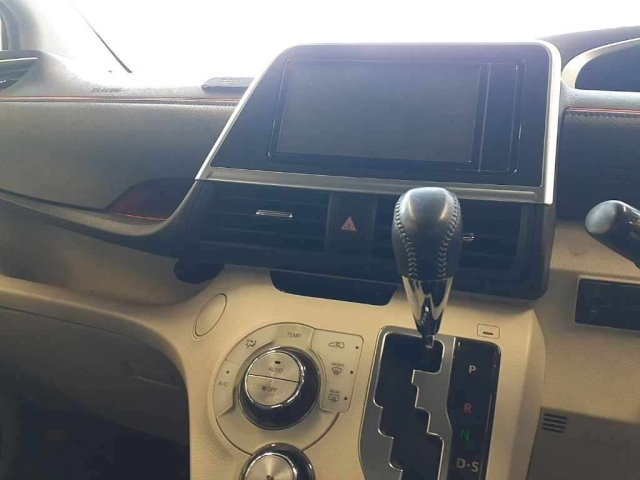 TOYOTA SIENTA 2018