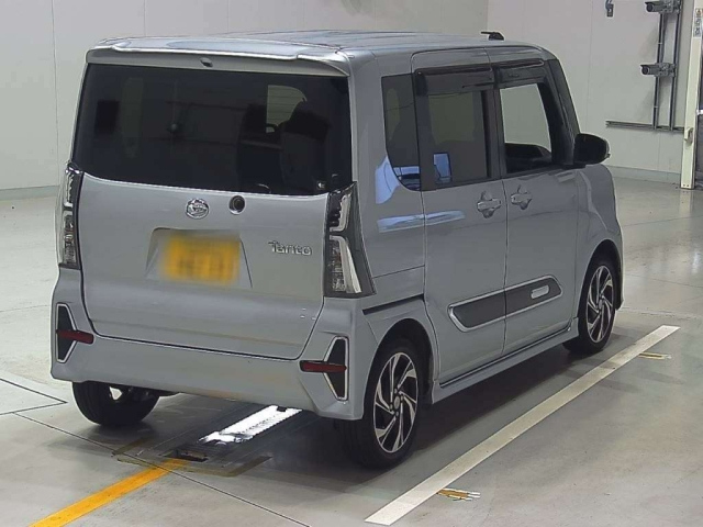 DAIHATSU TANTO 2021