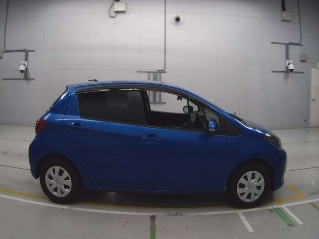TOYOTA VITZ 2014