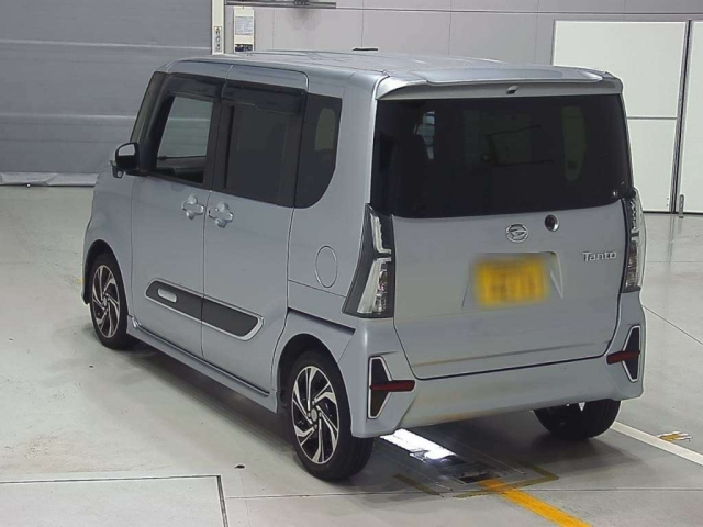 DAIHATSU TANTO 2021