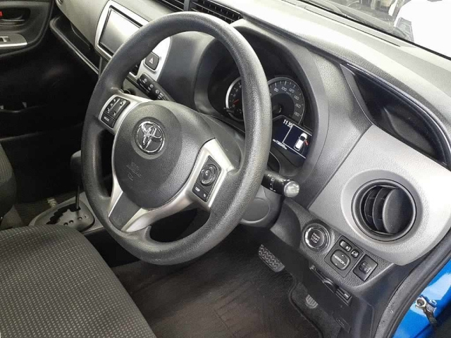 TOYOTA VITZ 2014