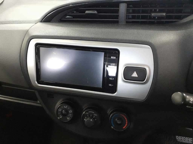 TOYOTA VITZ 2014