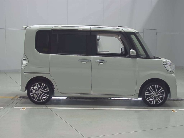 DAIHATSU TANTO 2016