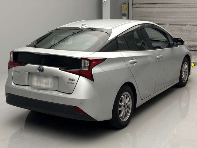 TOYOTA PRIUS 2021