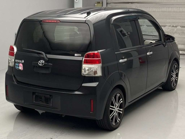 TOYOTA SPADE 2013