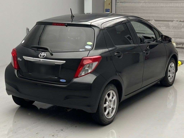 TOYOTA VITZ 2012
