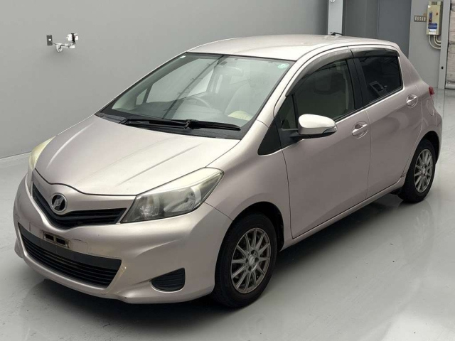 TOYOTA VITZ 2011