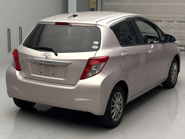 TOYOTA VITZ 2011