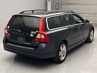 VOLVO V70 2010