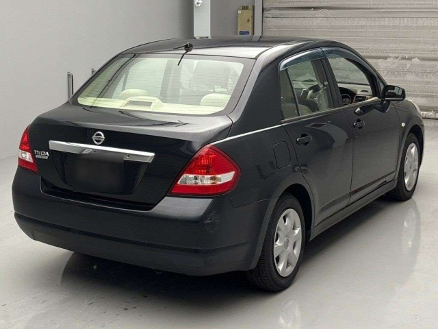 NISSAN TIIDA LATIO 2010