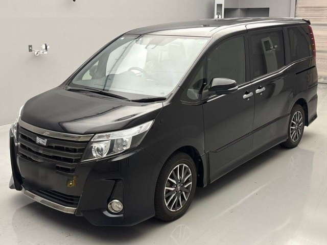 TOYOTA NOAH 2017