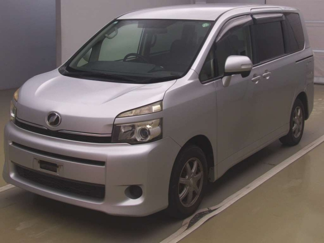TOYOTA VOXY 2013