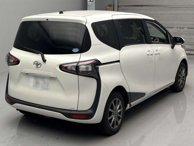 TOYOTA SIENTA 2017