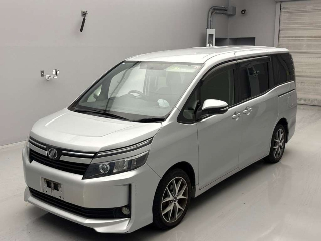 TOYOTA VOXY 2014
