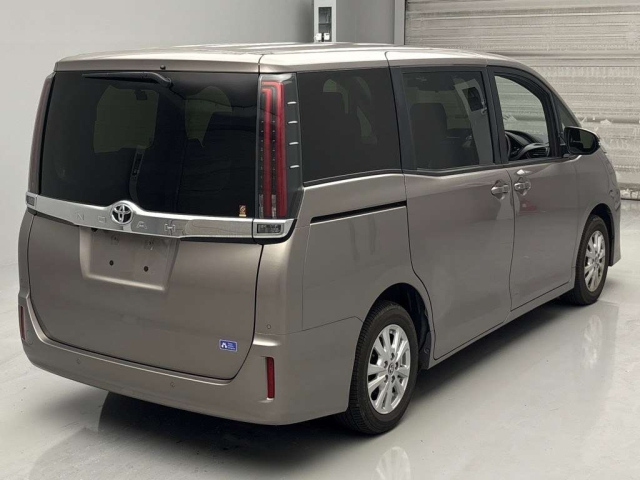 TOYOTA NOAH 2021