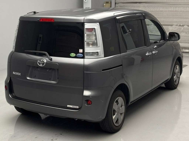 TOYOTA SIENTA 2013