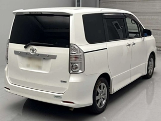 TOYOTA VOXY 2008