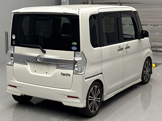 DAIHATSU TANTO 2015