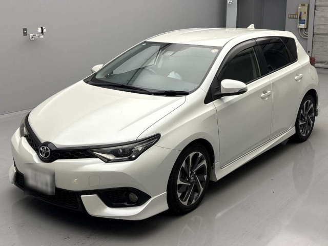 TOYOTA AURIS 2016