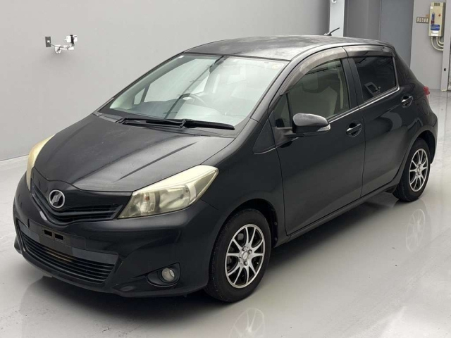 TOYOTA VITZ 2012
