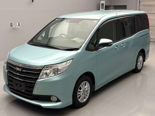TOYOTA NOAH 2014