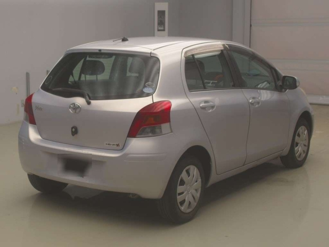 TOYOTA VITZ 2010