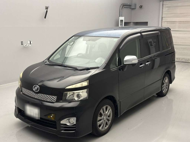 TOYOTA VOXY 2011