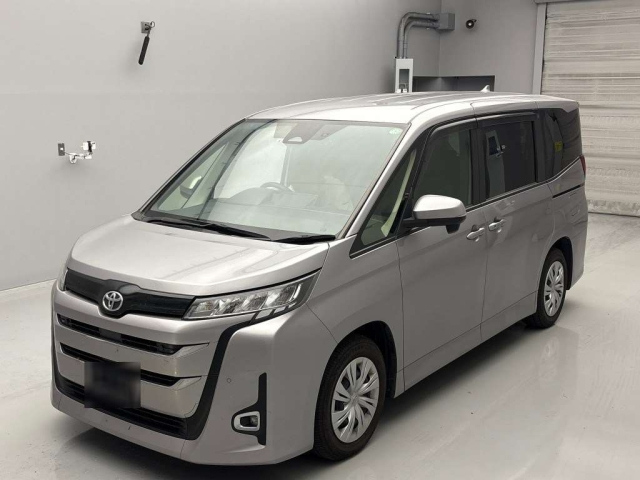 TOYOTA NOAH 2022