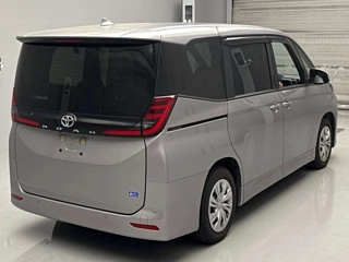 TOYOTA NOAH 2022