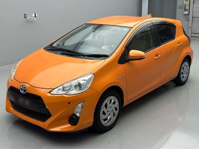 TOYOTA AQUA 2016