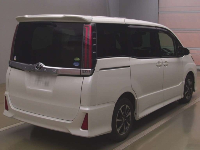 TOYOTA NOAH 2017