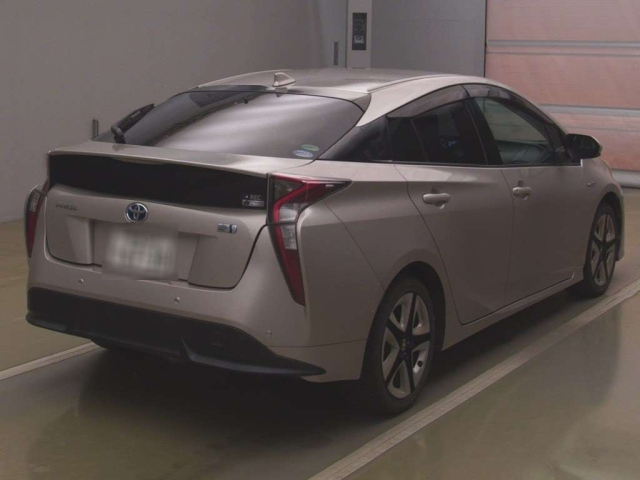 TOYOTA PRIUS 2016