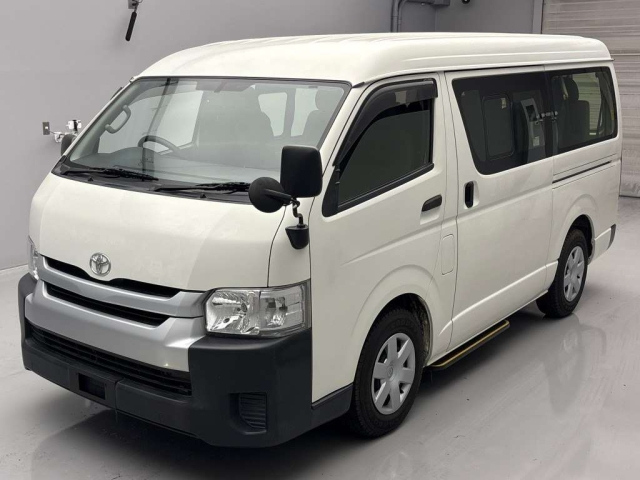 TOYOTA HIACE 2018