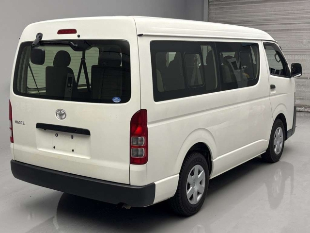 TOYOTA HIACE 2018