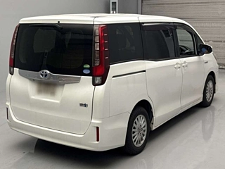 TOYOTA NOAH 2016