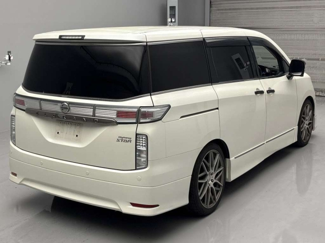 NISSAN ELGRAND 2017
