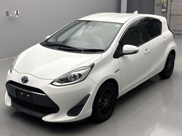 TOYOTA AQUA 2017