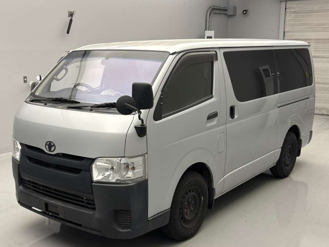 TOYOTA HIACE VAN 2017
