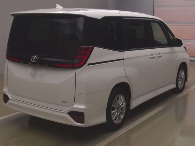 TOYOTA NOAH 2024