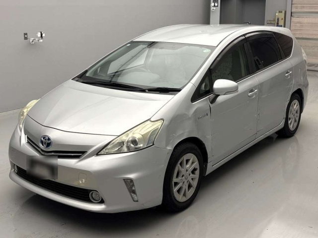 TOYOTA PRIUS ALPHA 2013
