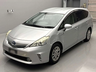 TOYOTA PRIUS ALPHA 2013