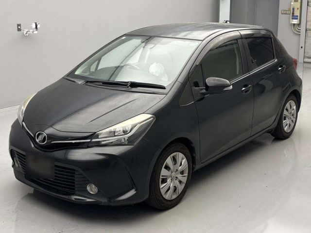 TOYOTA VITZ 2016