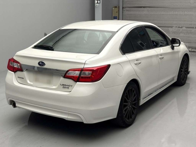 SUBARU LEGACY B4 2017