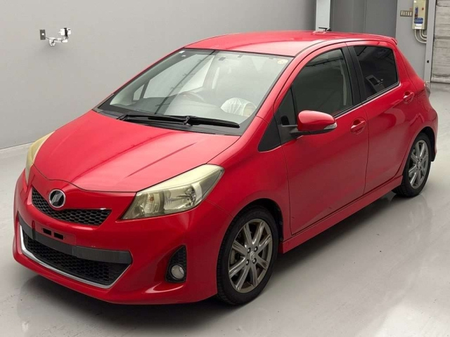 TOYOTA VITZ 2011