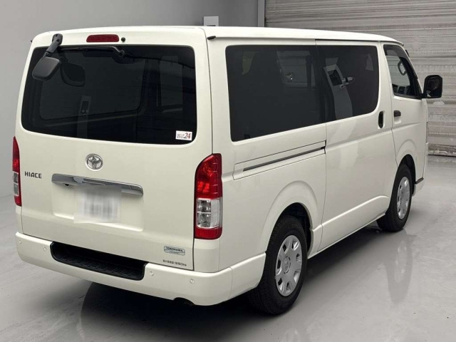 TOYOTA HIACE VAN 2020