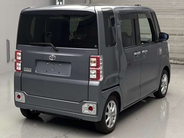 TOYOTA PIXIS MEGA 2022