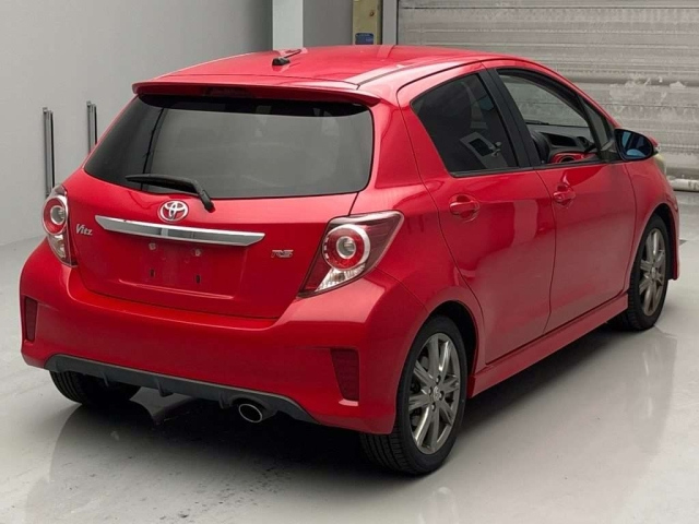 TOYOTA VITZ 2011