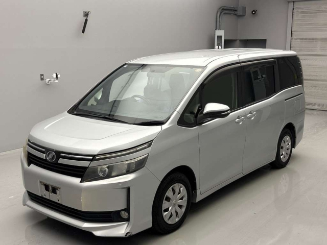 TOYOTA VOXY 2014