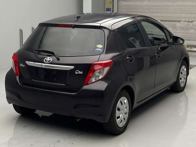 TOYOTA VITZ 2013