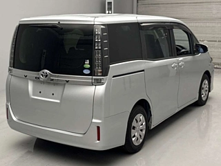 TOYOTA VOXY 2014